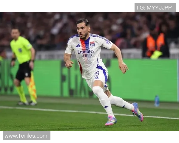 意甲精彩对决多特蒙德与里昂战成平局乌龙球引发全场热议与转会传闻